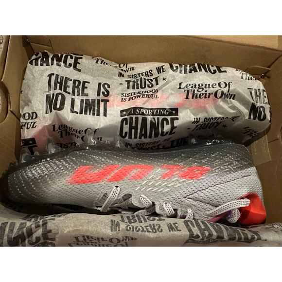 🔥 Under Armour UA W Blur Smoke MC women’s size 7.5 cleats 🔥 - Picture 1 of 4